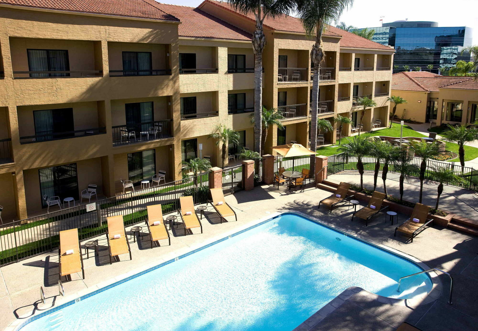 Courtyard By Marriott San Diego Sorrento Valley Exterior photo